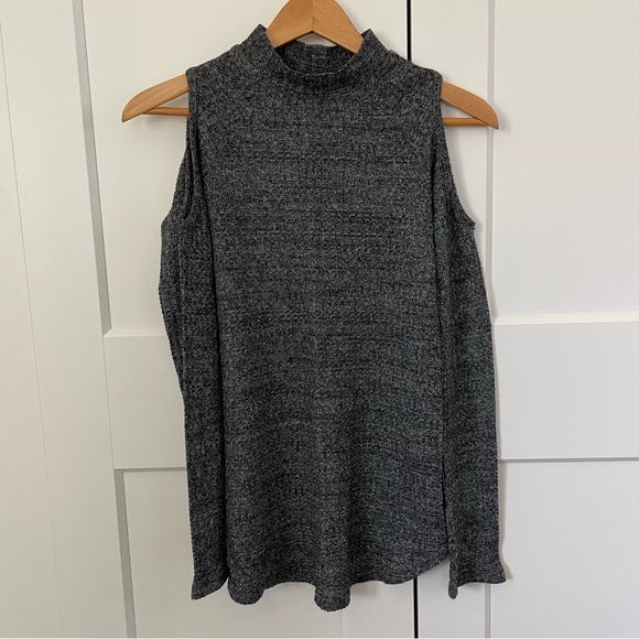 Decree Heather Gray Mock Turtleneck Cold Shoulder Knit Sweater - Picture 2 of 14